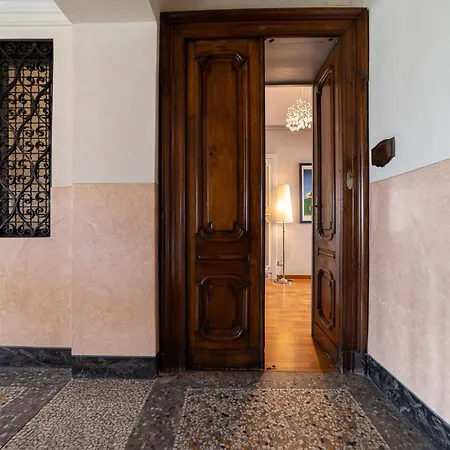 Studio In Grigio Luxury Apartment